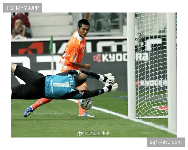 明星门将巅峰对决：绿茵场上精彩扑救引爆全场关注