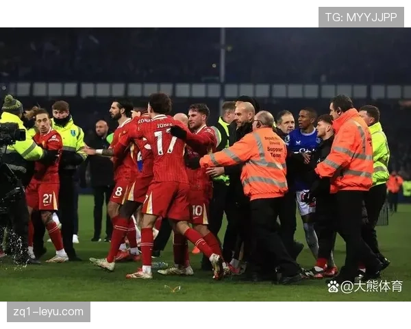 杜库雷闪耀英超赛场,助球队排名稳步攀升