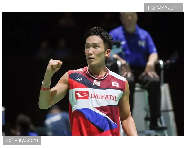 桃田贤斗训练完直接睡球场，这人是把命焊在羽毛球上了？